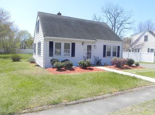 418 Lynnfield St, Peabody, MA 01960