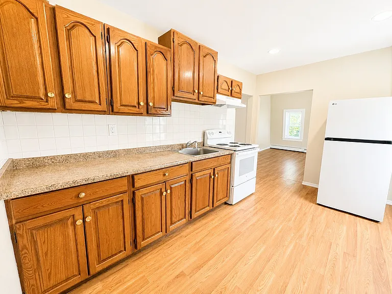 65 E New St #3 — Photo 9