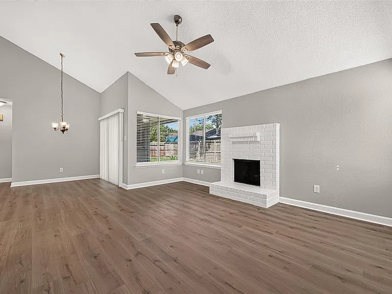 14306 River Glen Dr — Photo 3