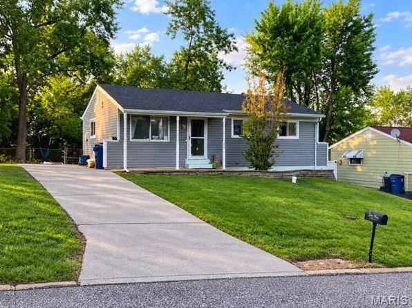 855 Sunset Dr, Arnold, MO 63010