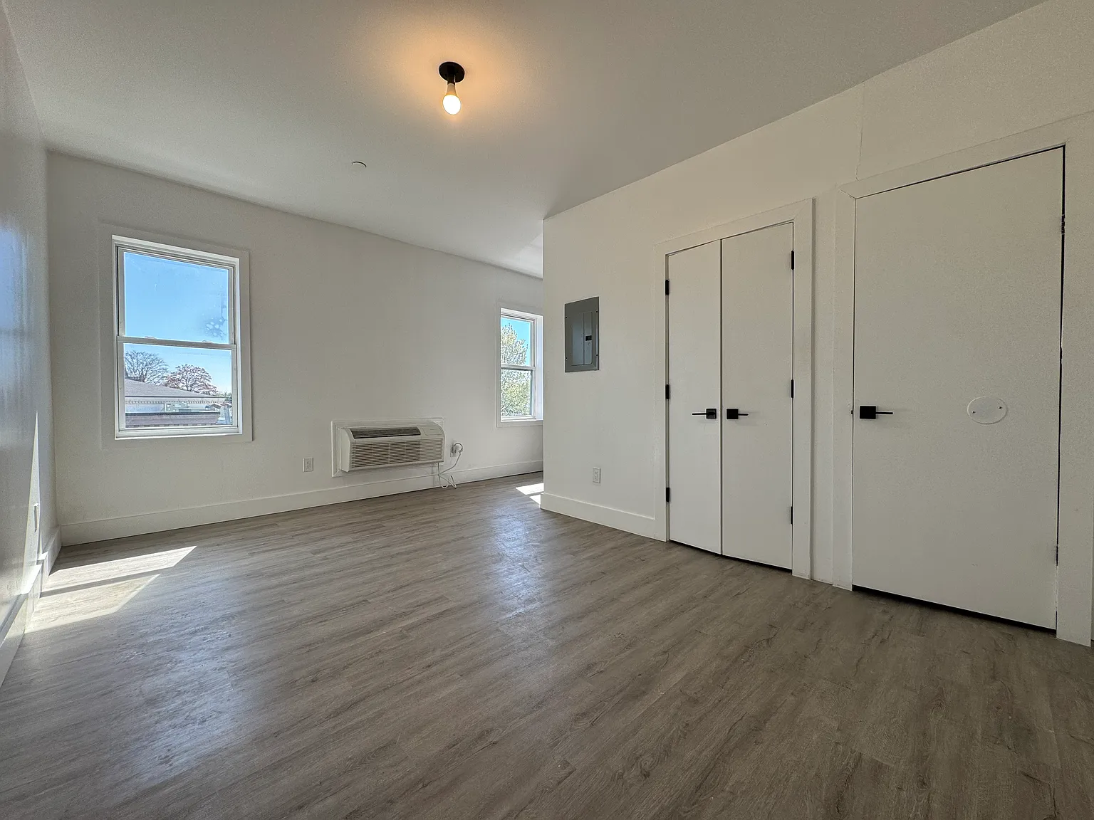Studio, 440 sqft, $1,295 — Photo 3