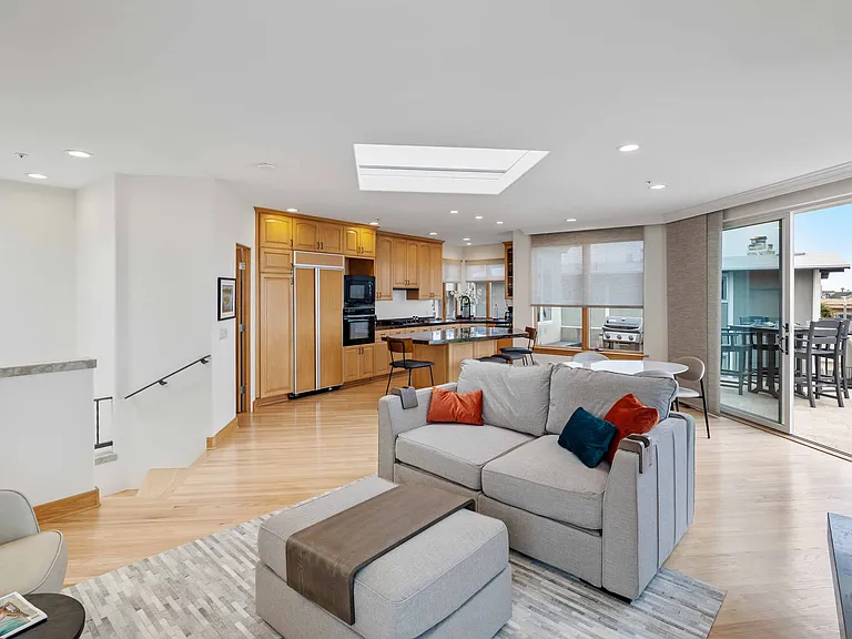121 Marine Pl — Photo 14