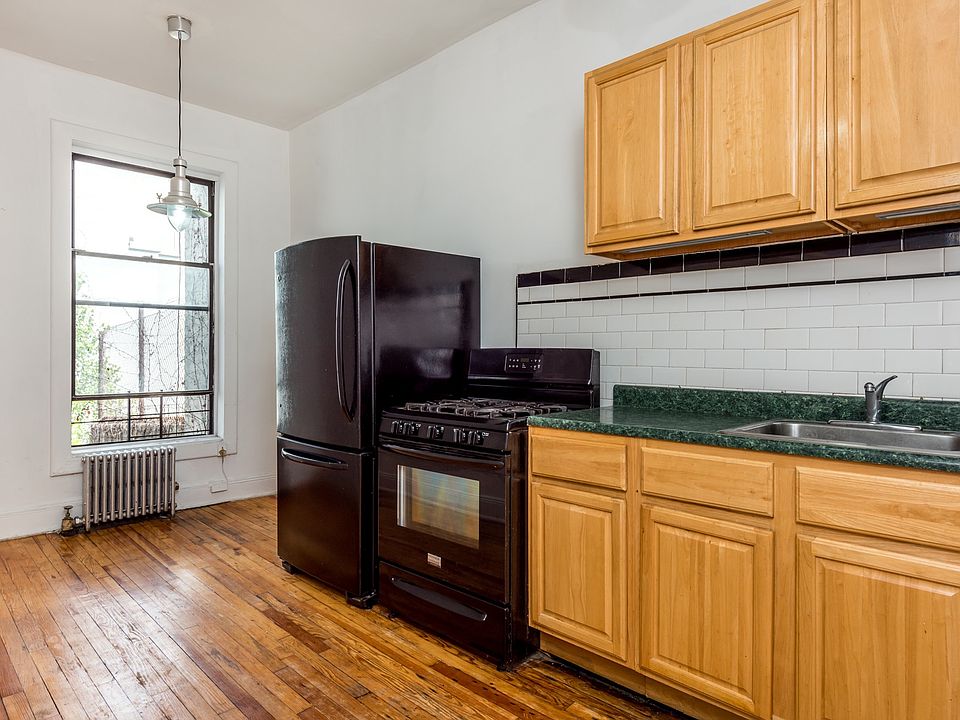 1st image of 340 Bedford Ave