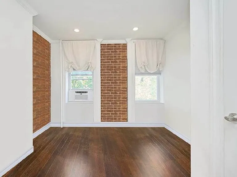 318 E 6th St #6 — Photo 3