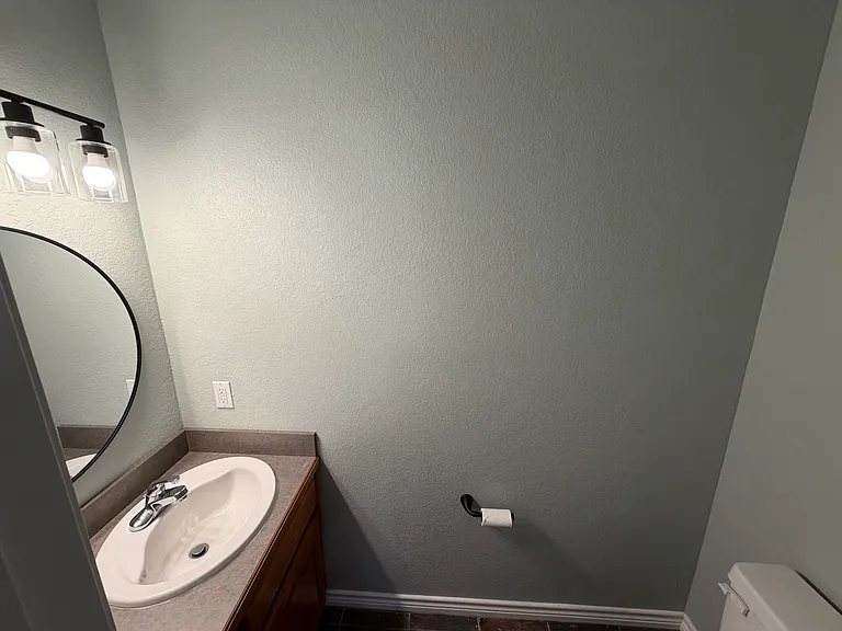 421 W Thomas St — Photo 17