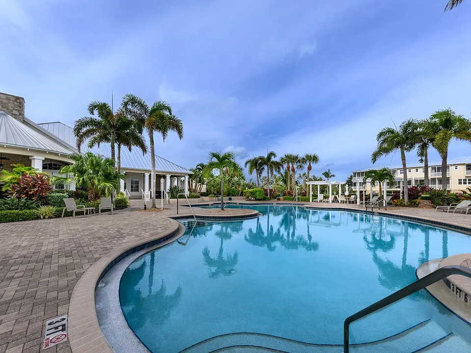 10300 Tarpon Landings Ter #4