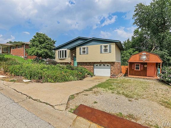 3rd image of 4915 Hill Dr
