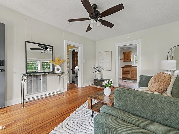 5th image of 1001 Sells Ave