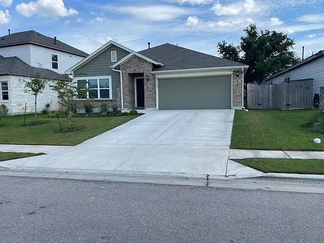 127 Patrick Herndon Dr — Photo 2