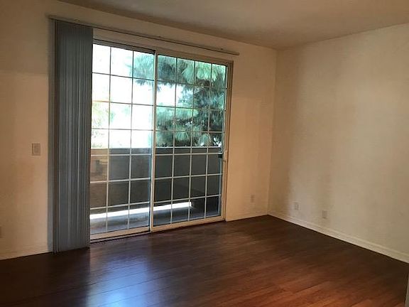4th image of 5620 Yolanda Ave APT 212