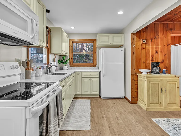 12 Park Road Ext — Photo 7