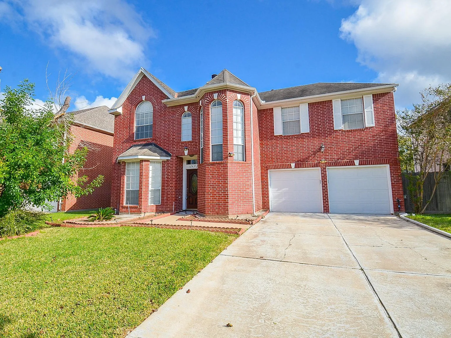 3 bed, 2.5 bath, 2295 sqft, $2,100 — Photo 2