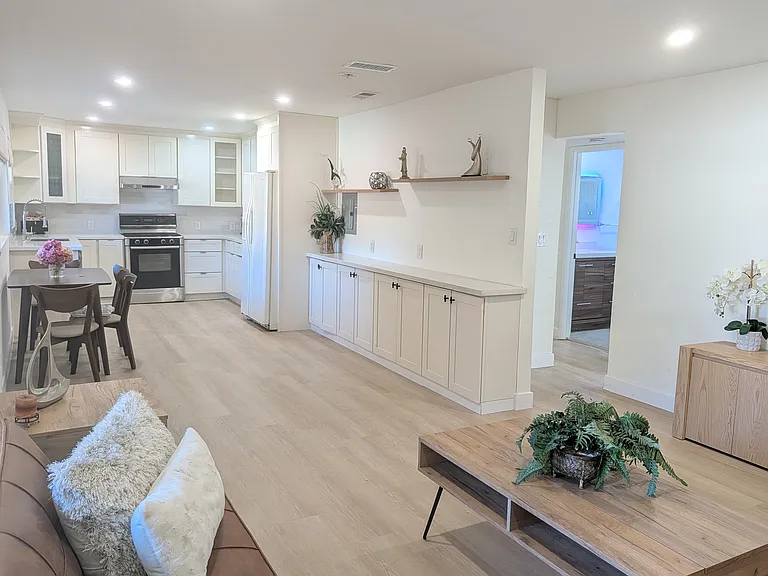 22434 Salem Ave #B — Photo 12