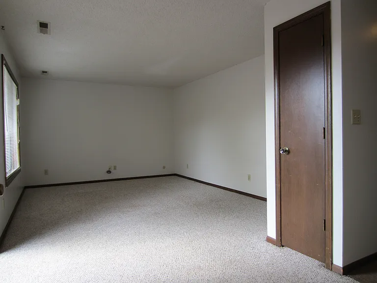 (617-629 East Grand)The Next Best Thing To Campus Housing!! — Photo 11