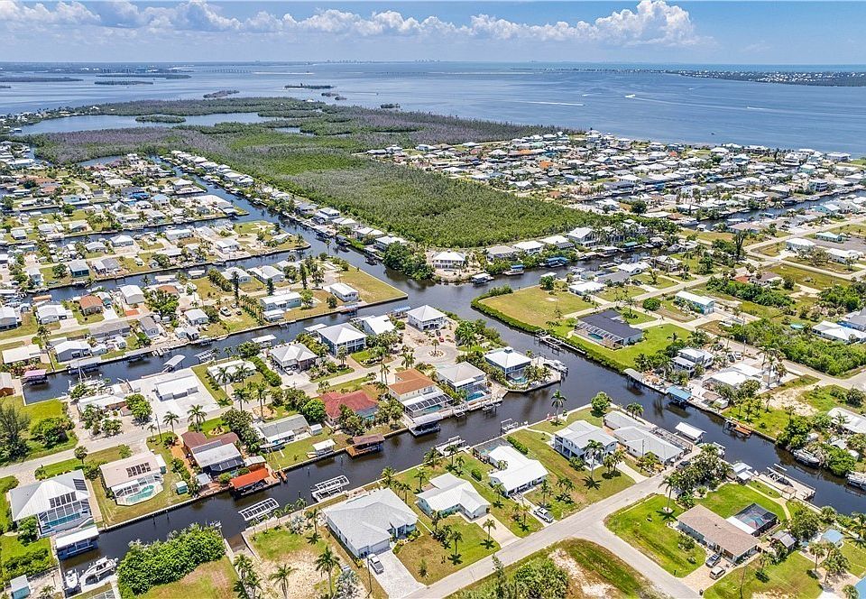 2708 Mangrove St, Saint James City, FL 33956 | MLS #2026019466