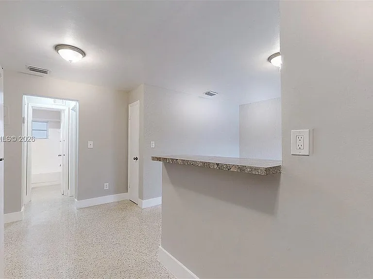 40 W 10th St #3 — Photo 10
