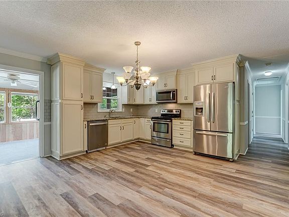 3rd image of 4165 Oak Haven Dr