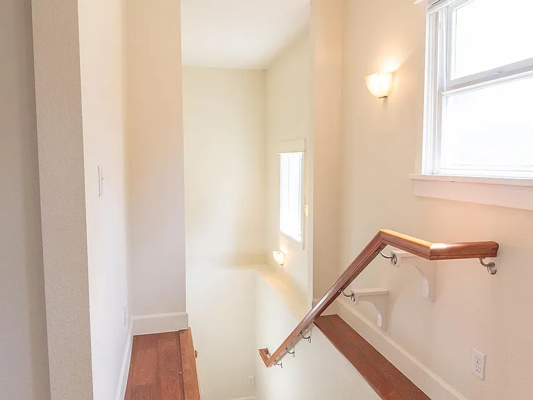 1004 N Mason St — Photo 12