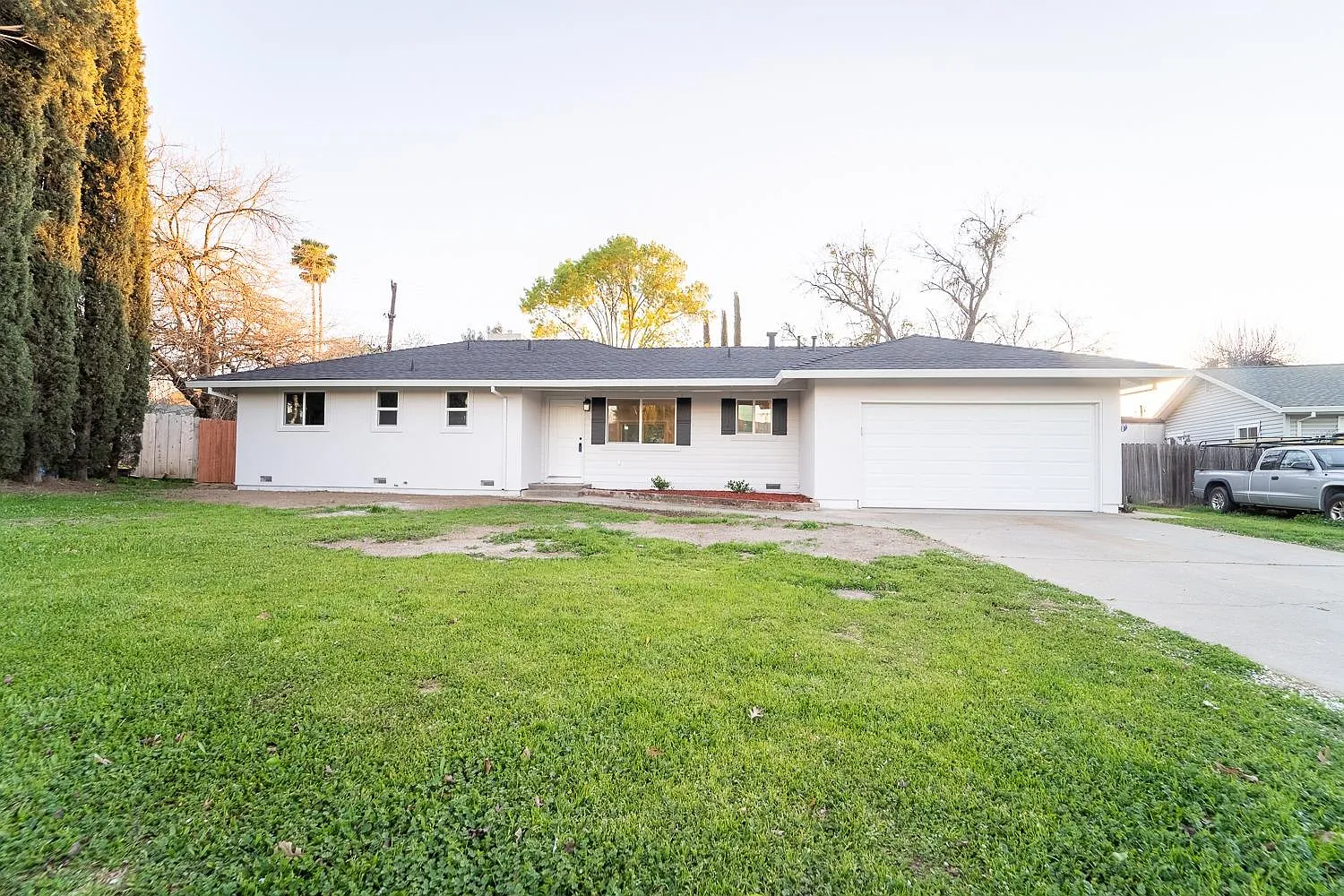 1185 Meadow Ave photo 1