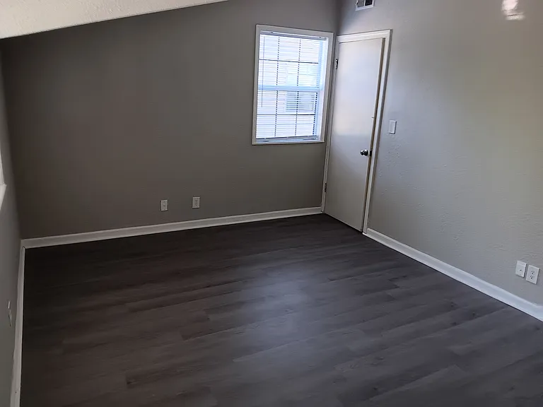 3 bed, 1.5 bath, $895 — Photo 10