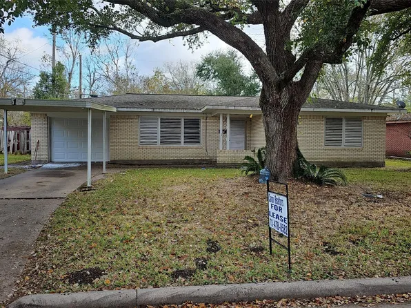 18 S Pin Oak Dr, Texas City, TX 77591