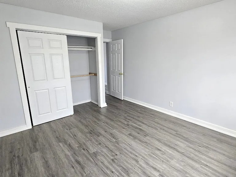 704 Vivian St — Photo 6