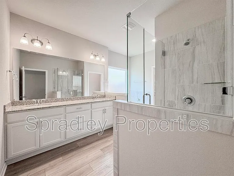 2716 Fox River Dr — Photo 13