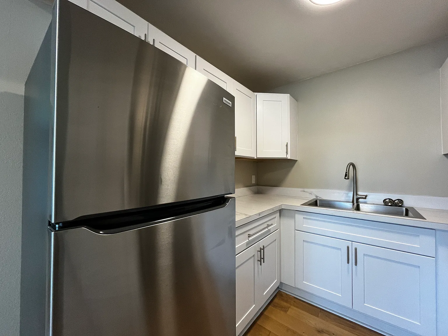 2 bed, 1000 sqft, $1,398 — Photo 3