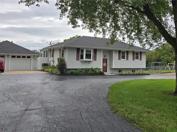 740 N 141st St, Bonner Springs, KS 66012