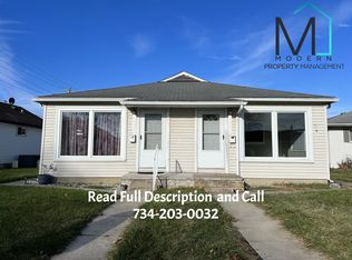 32714 Elm St, Rockwood, MI 48173