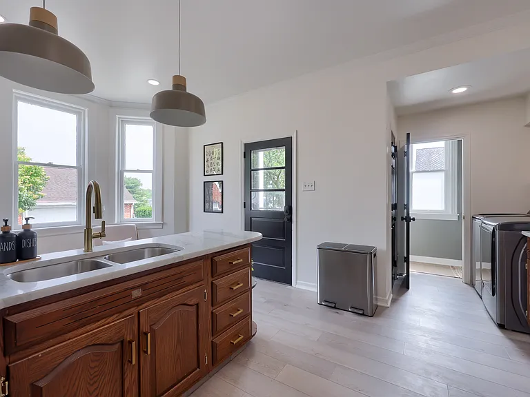 136 E Harrisburg Ave — Photo 9