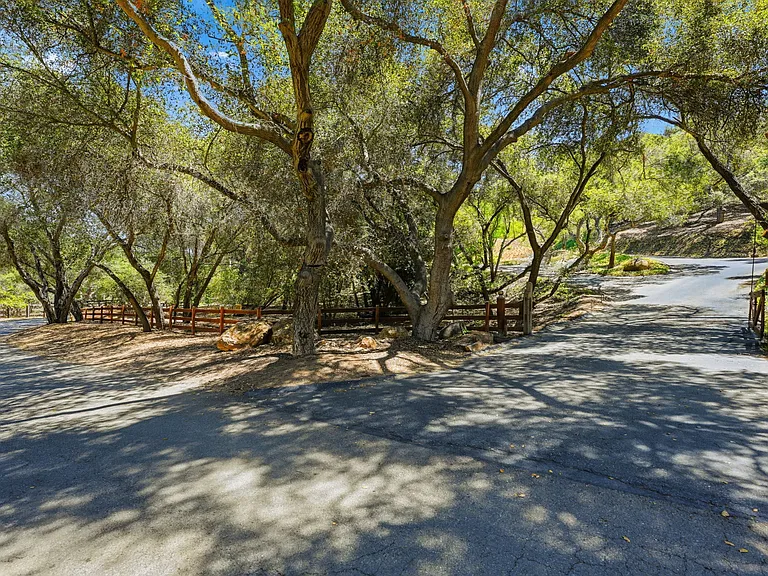 1585 Tecalote Dr — Photo 63