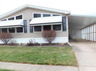 60 Periwinkle Dr, Olmsted Falls, OH 44138