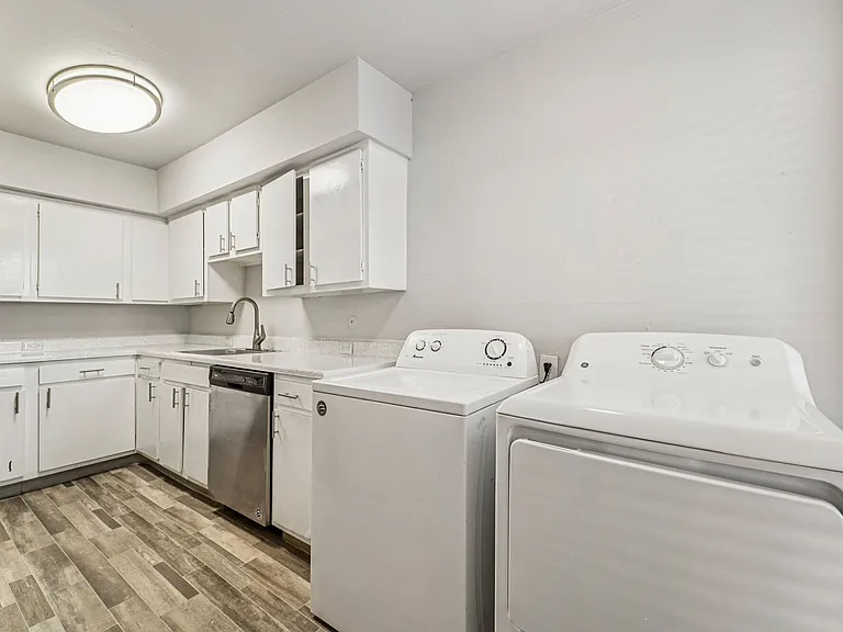 Ridley Apartments — Photo 21