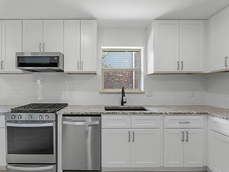 8011 Liberty Elm Ct — Photo 14