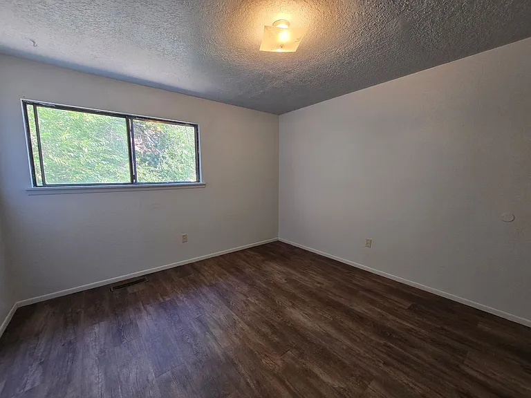 420 Illinois Ave — Photo 12