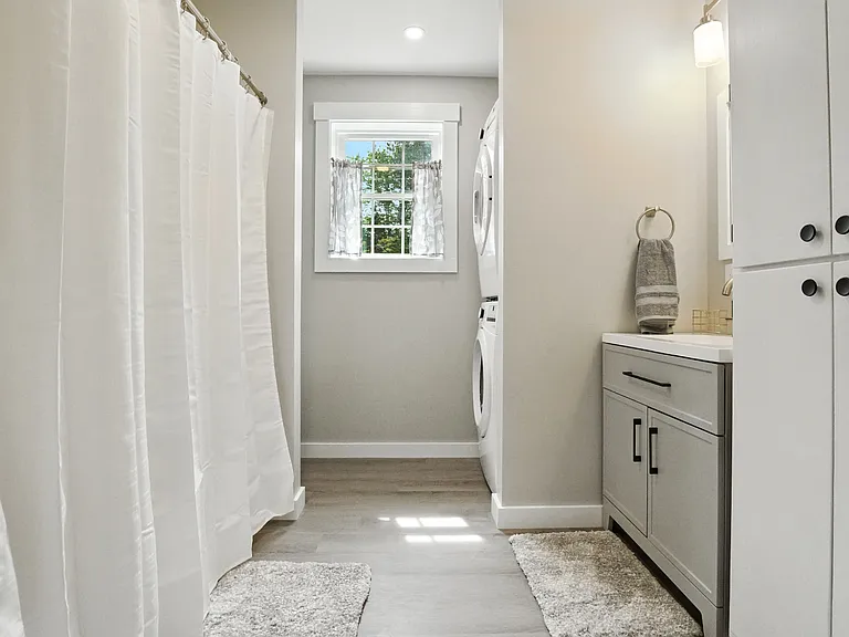 527 Sturtevant Hill Rd #B — Photo 2