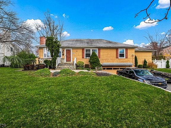 3rd image of 163 Briarwood Rd