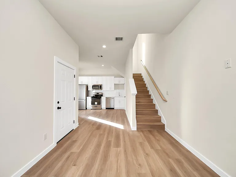 8025 Peachtree St #D — Photo 7