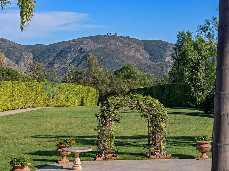 18545 Aliso Canyon Rd — Photo 45