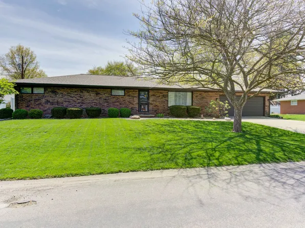 217 Eldorado Dr, Tuscola, IL 61953