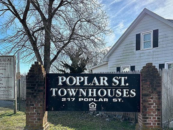 3rd image of 217 Poplar St APT A3
