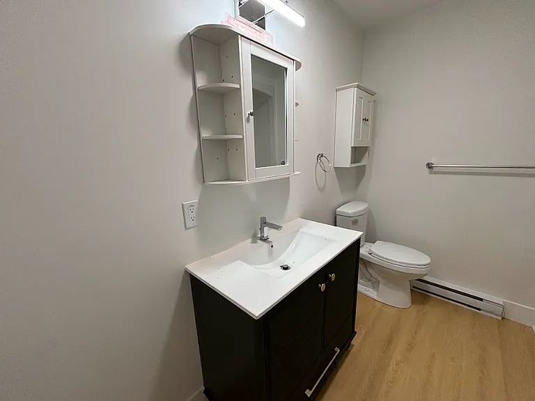 124 Wallace Ave — Photo 10
