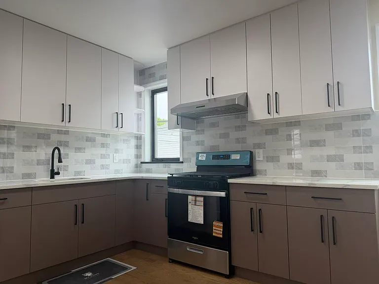 60 Lake Pl #1 — Photo 2