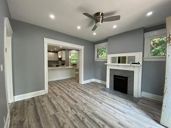 4th image of 1660 Bruce Ave #2
