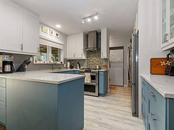 5th image of 624 Mountain View Rd