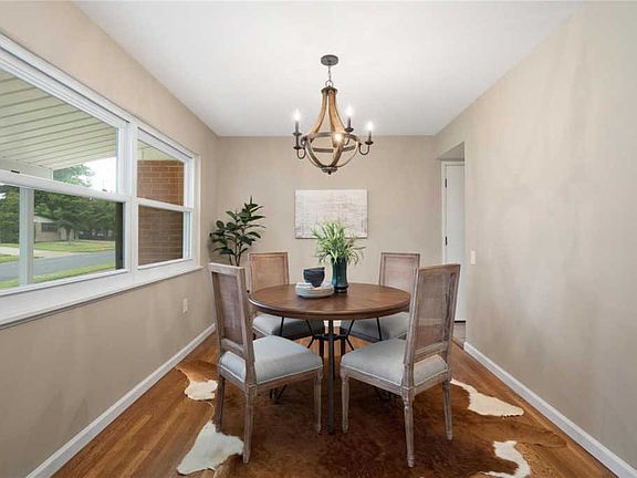 5th image of 1690 Horseshoe Dr