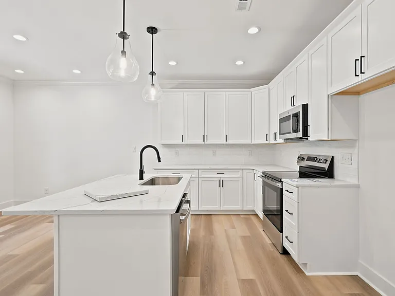 149 Luke Ct — Photo 9