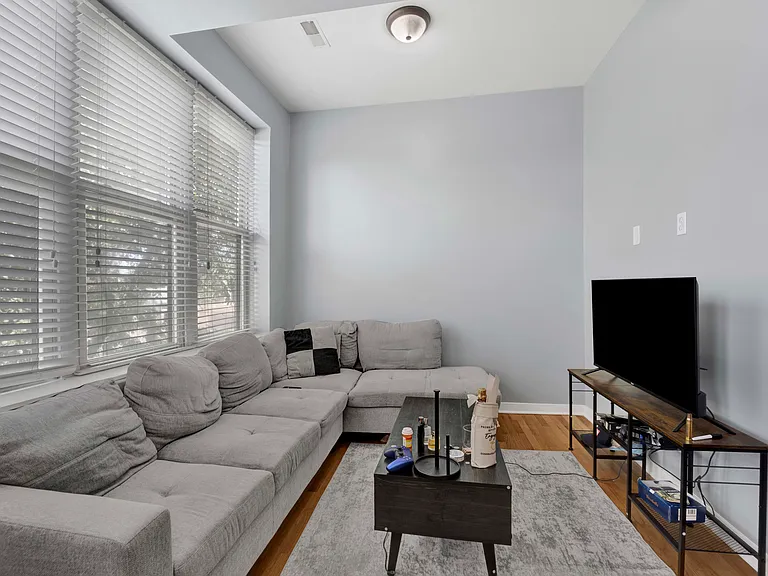 2143 N Western Ave #3F — Photo 5