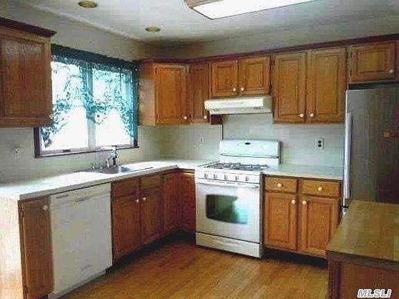2nd image of 17 Miller Pl